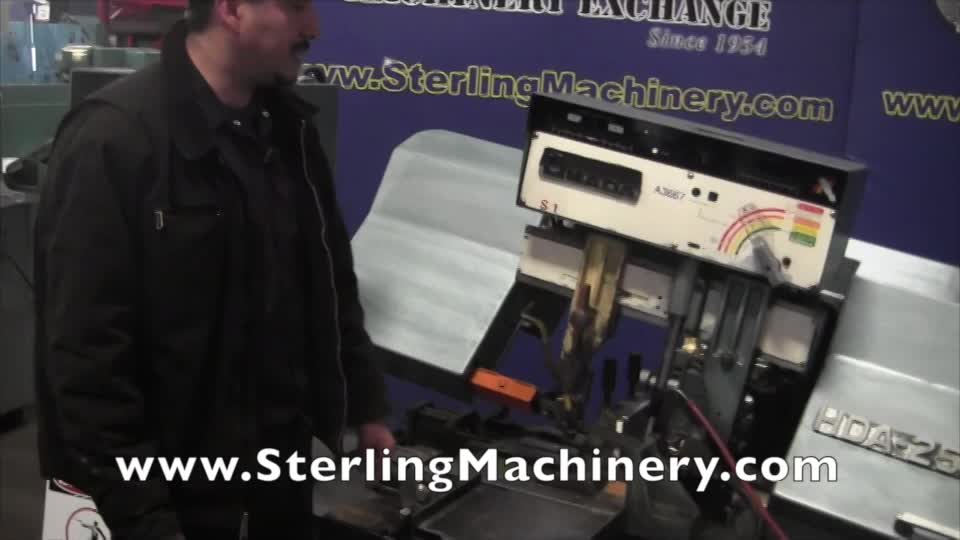 Amada-10 \"x 12\" Amada usados completamente autom�tica horizontal de sierra de cinta, MDL. HDA-250, Barfeed autom�tica (Indexaci�n M�ltiple), Chip Auger, Vise hidr�ulica, lectura digital para la alimentaci�n de longitud de ajuste, sistema de refrigeraci�n, # A36-01