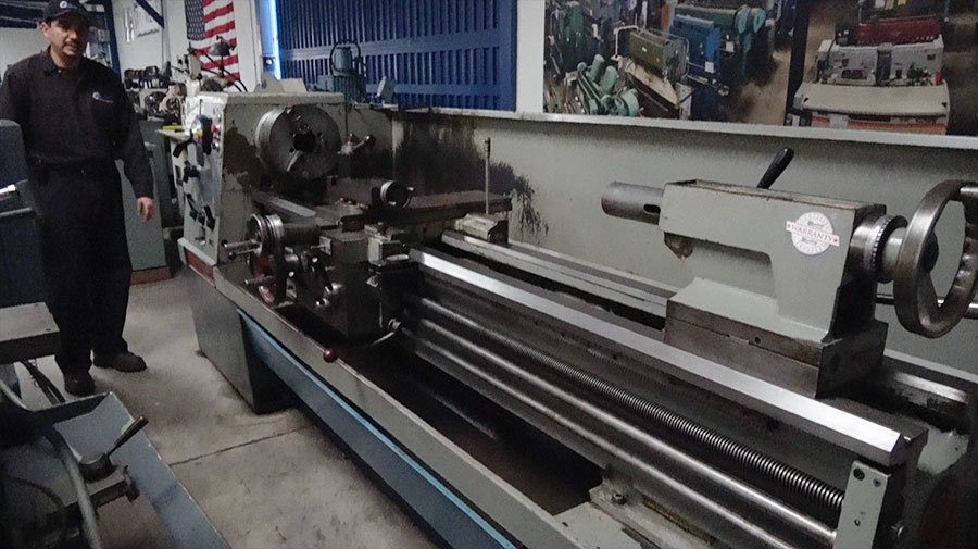 Clausing-17 "x 80" Usados Clausing Colchester Torno de cabeza de engranaje, Mdl. 8052, 12 "- Mandril de mand�bula de 3", bomba de refrigerante, protector de chapoteo, poste de herramienta, bandeja de viruta, # A4426-01